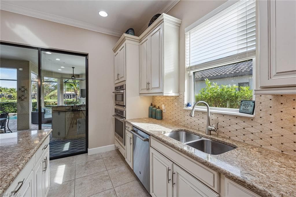 9539 Campanile Cir, Naples, FL 34114-11