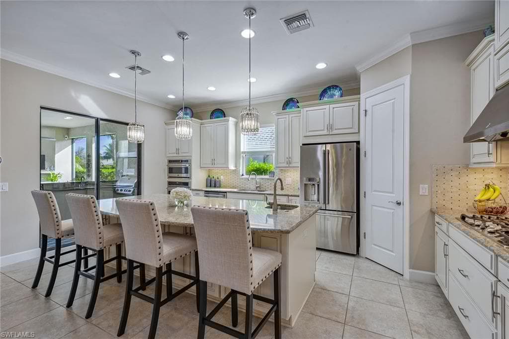 9539 Campanile Cir, Naples, FL 34114-8