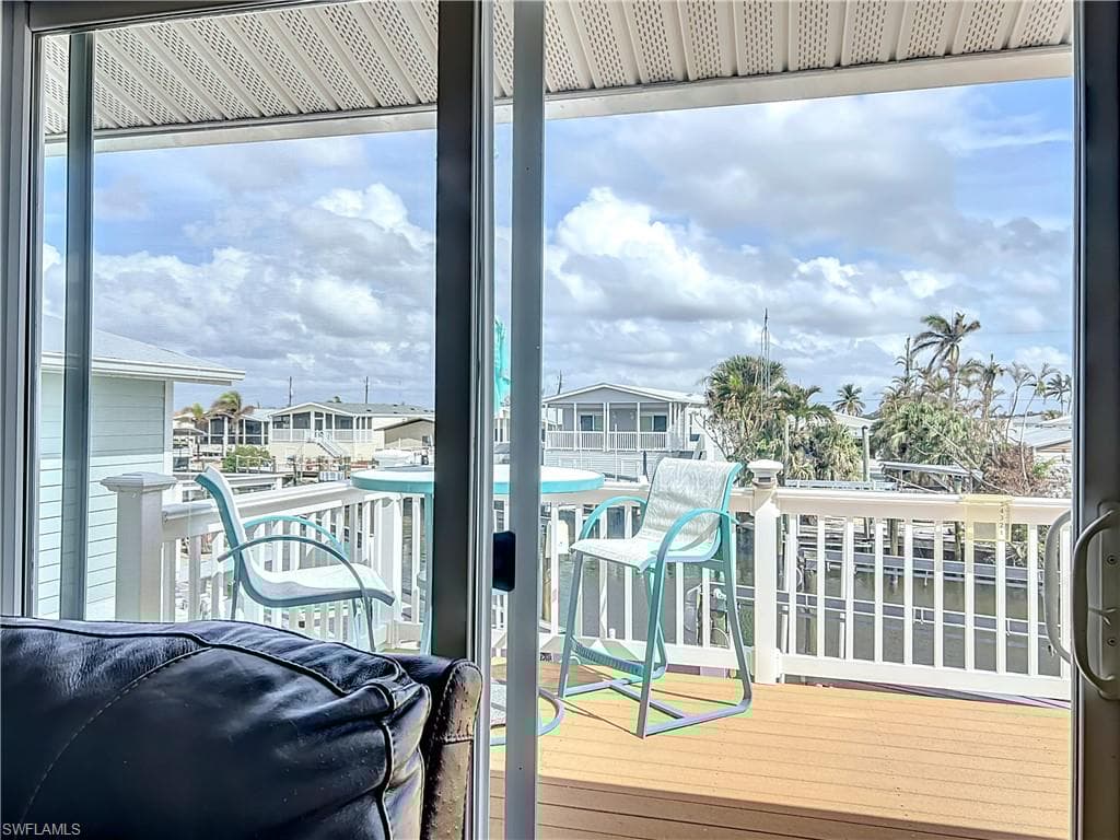 850 Oak St, Fort Myers Beach, FL 33931-9