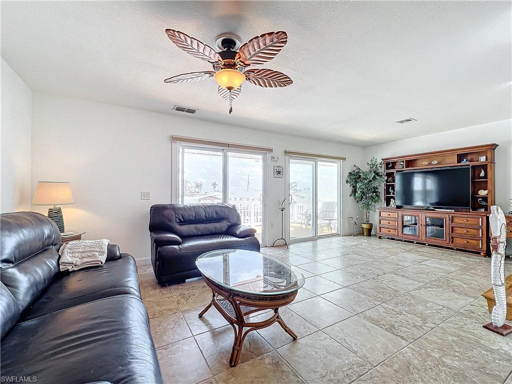 850 Oak St, Fort Myers Beach, FL 33931-11