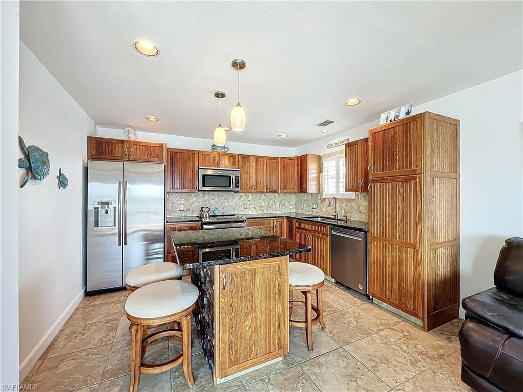 850 Oak St, Fort Myers Beach, FL 33931-12