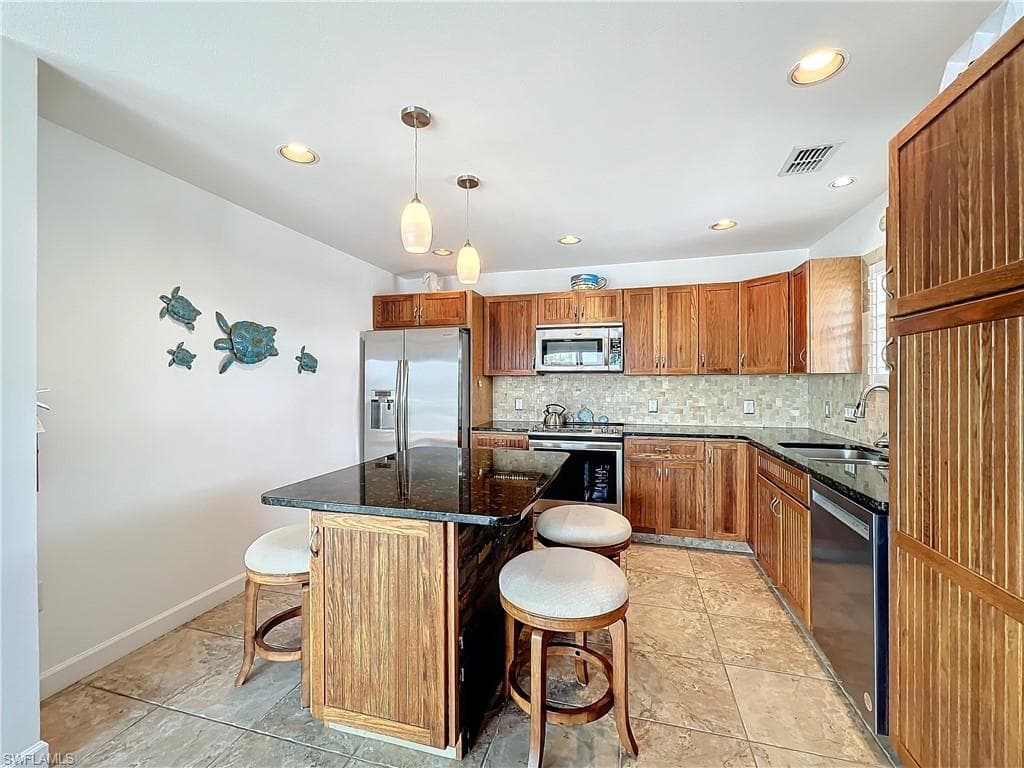 850 Oak St, Fort Myers Beach, FL 33931-13