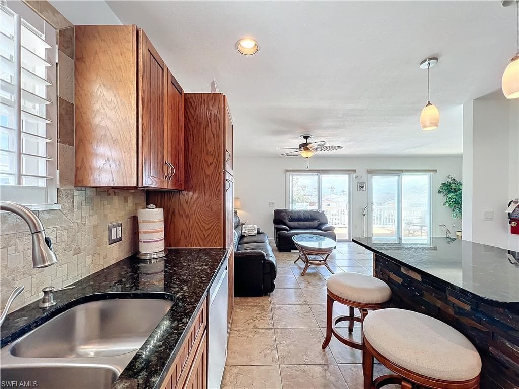 850 Oak St, Fort Myers Beach, FL 33931-16