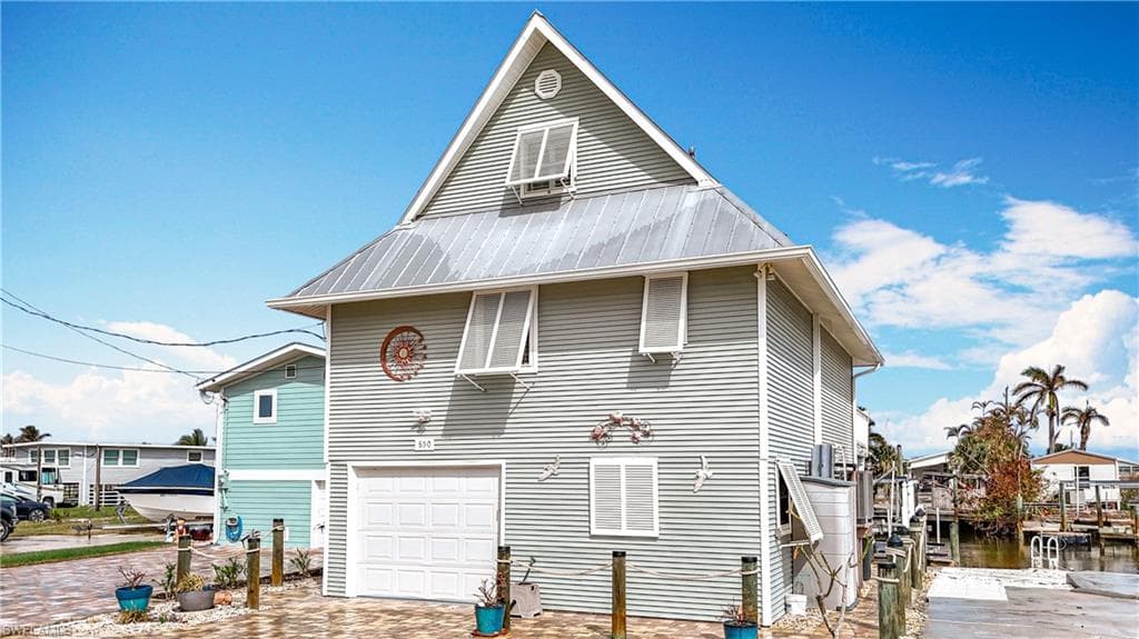 850 Oak St, Fort Myers Beach, FL 33931-1