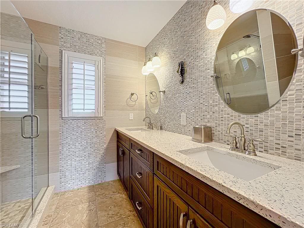 850 Oak St, Fort Myers Beach, FL 33931-20