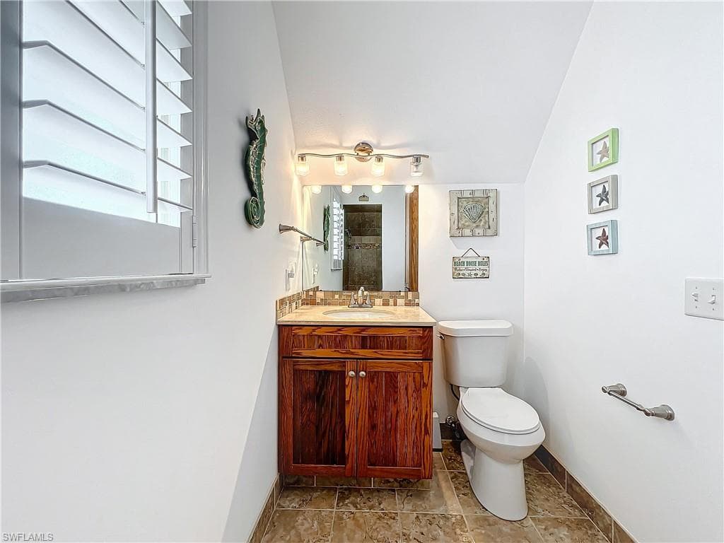 850 Oak St, Fort Myers Beach, FL 33931-28