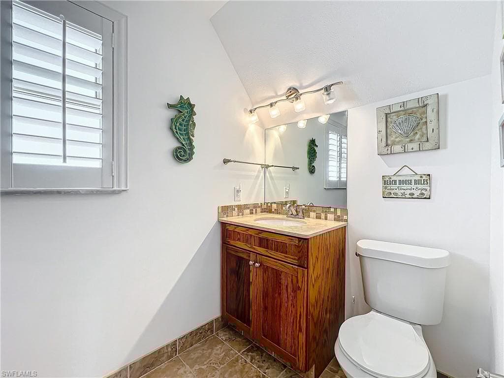 850 Oak St, Fort Myers Beach, FL 33931-29