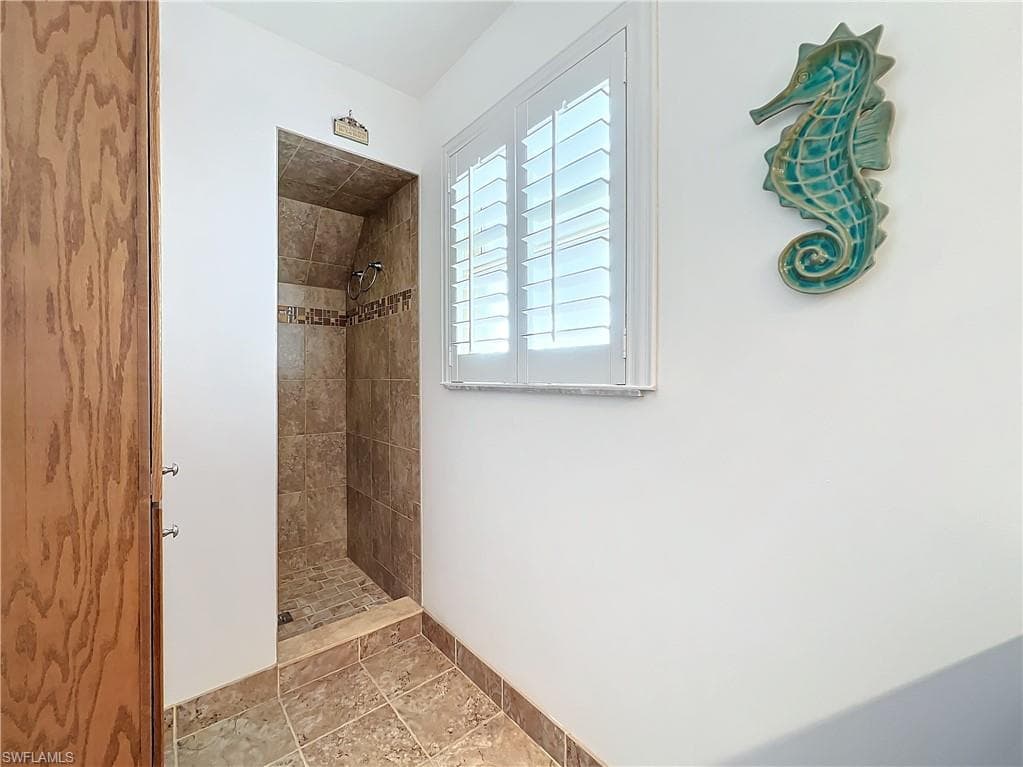 850 Oak St, Fort Myers Beach, FL 33931-35
