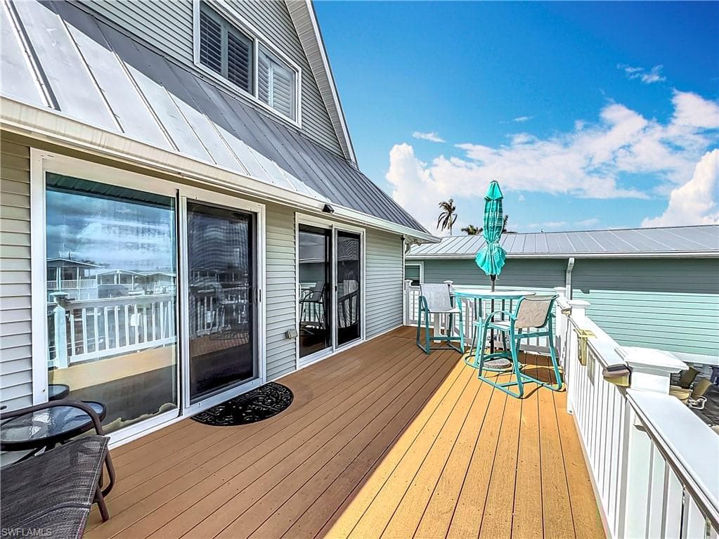 850 Oak St, Fort Myers Beach, FL 33931-39