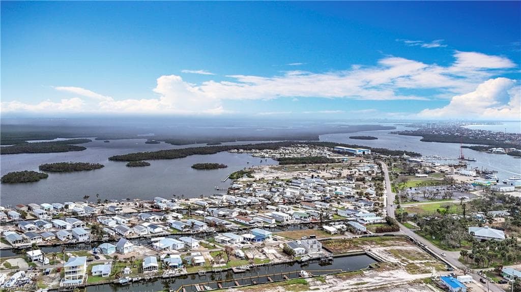 850 Oak St, Fort Myers Beach, FL 33931-4