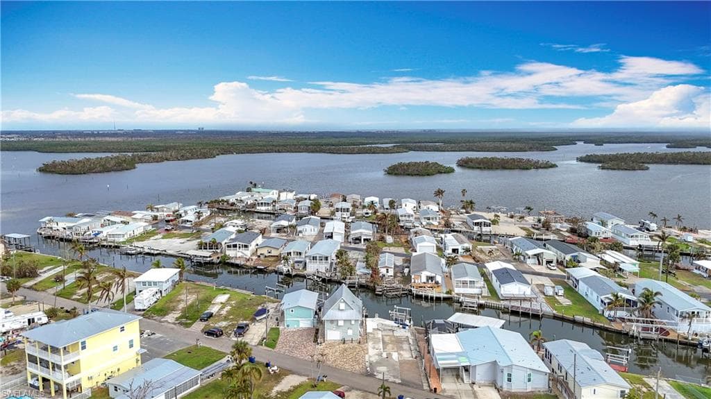 850 Oak St, Fort Myers Beach, FL 33931-5