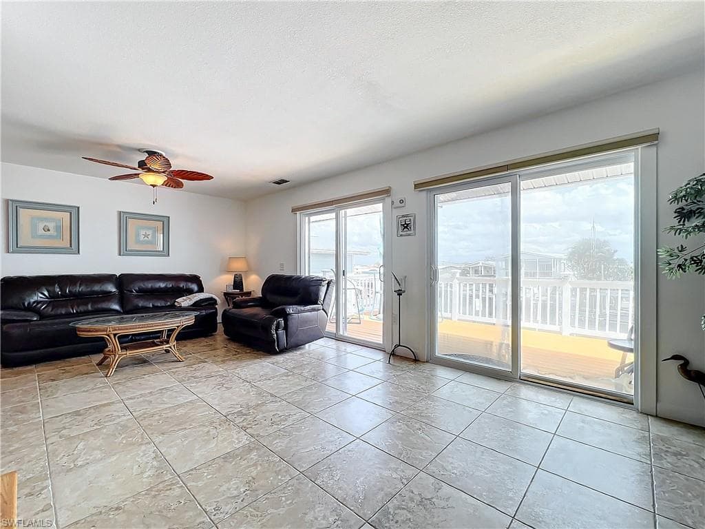 850 Oak St, Fort Myers Beach, FL 33931-6