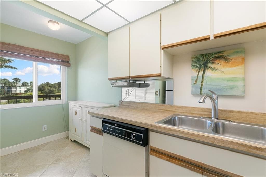 730 Elkcam Cir 205, Marco Island, FL 34145-14