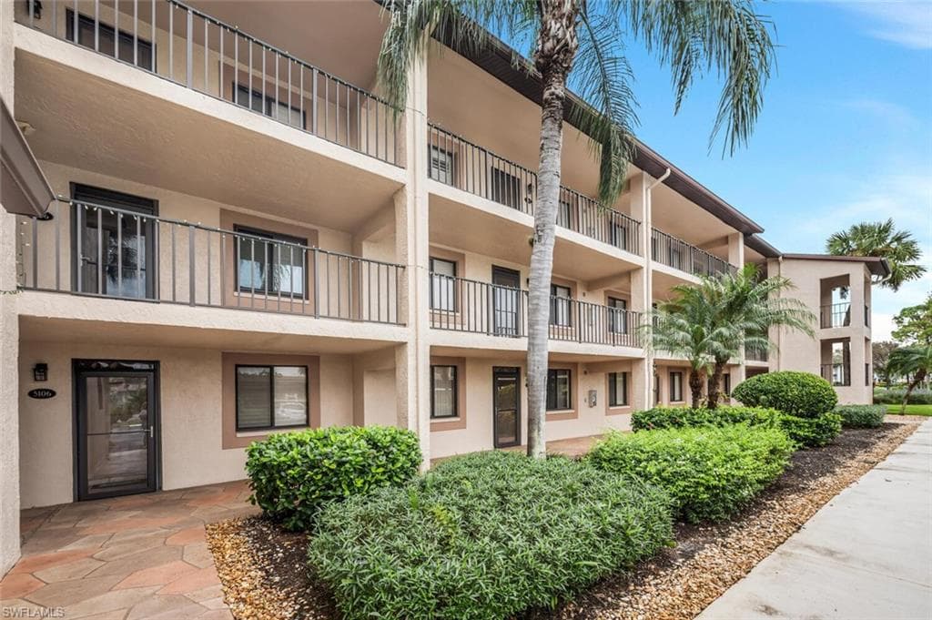7300 Saint Ives Way 5208, Naples, FL 34104-1