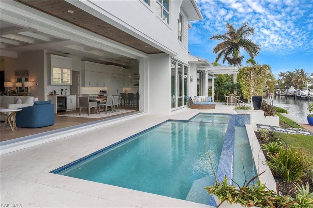 1300 Cobia Ct, Naples, FL 34102-33