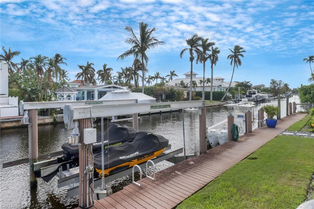 1300 Cobia Ct, Naples, FL 34102-35