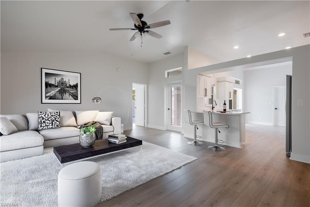 102 39th Ter, Cape Coral, FL 33904-1