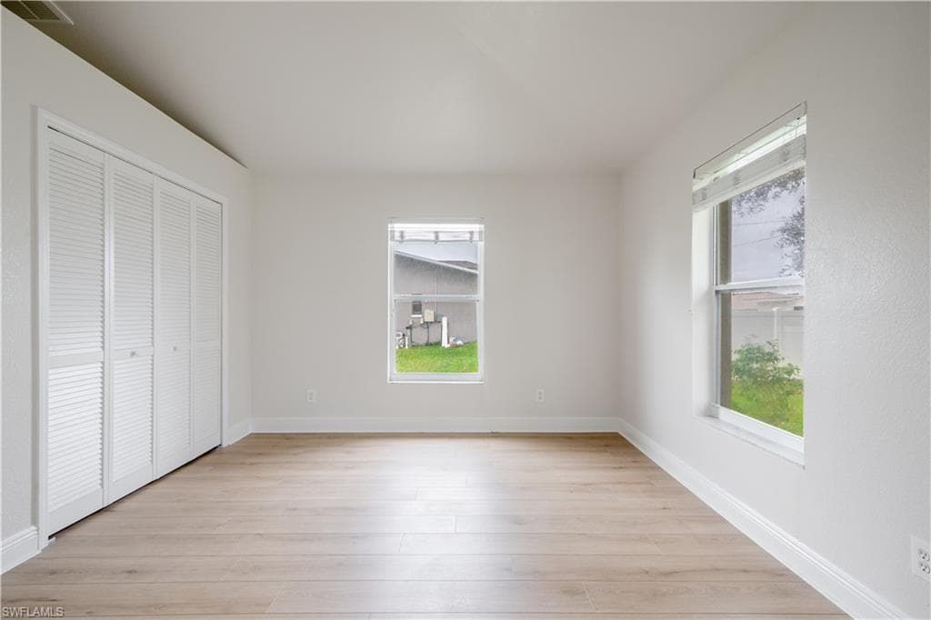 102 39th Ter, Cape Coral, FL 33904-32