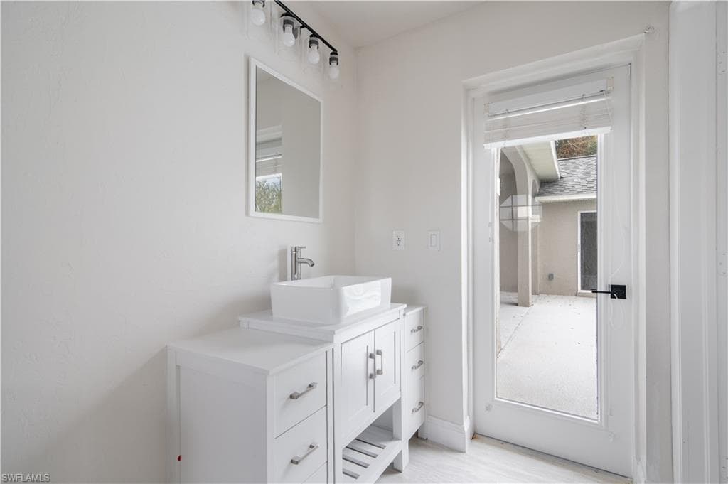 102 39th Ter, Cape Coral, FL 33904-37