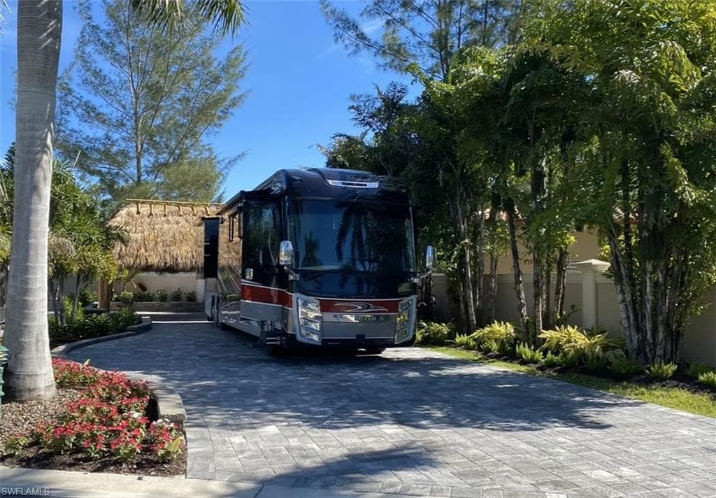 13547 Snook Cir, Naples, FL 34114-1