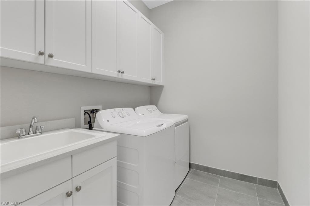 28400 Halton Ln, Bonita Springs, FL 34135-29