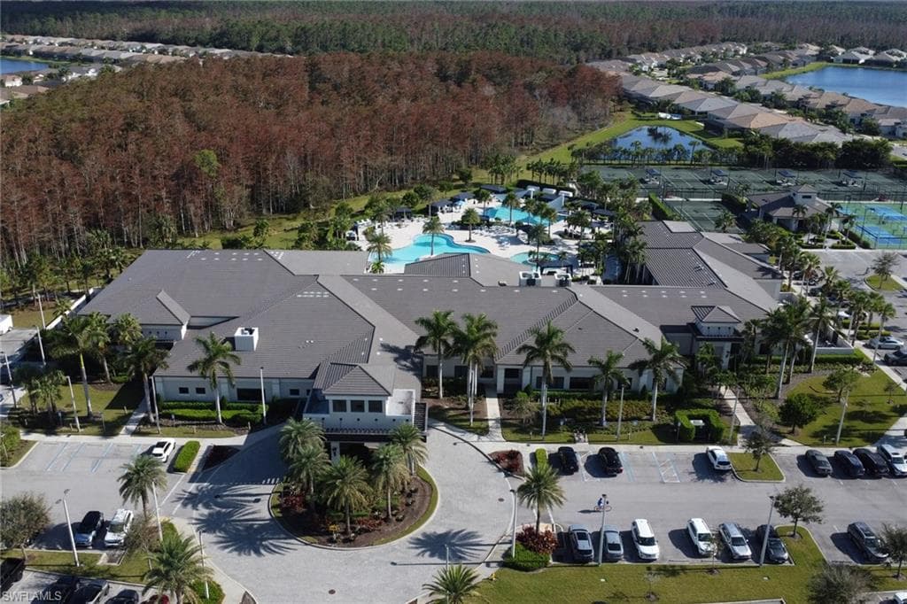 28400 Halton Ln, Bonita Springs, FL 34135-34