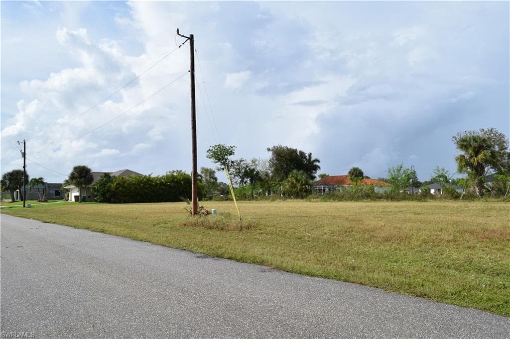 2137 27th St, Cape Coral, FL 33909-3