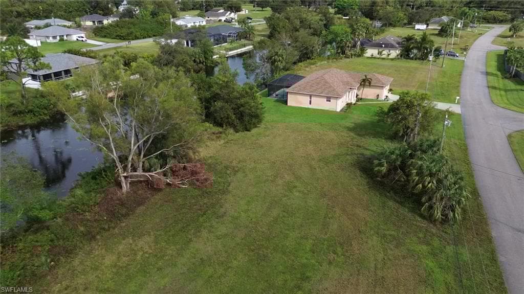 2221 25th Ter, Cape Coral, FL 33909-5