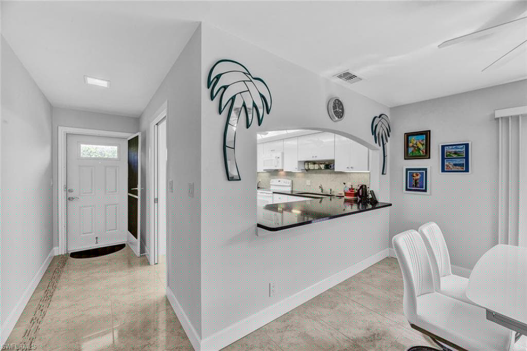 63 Glades Blvd 3, Naples, FL 34112-9