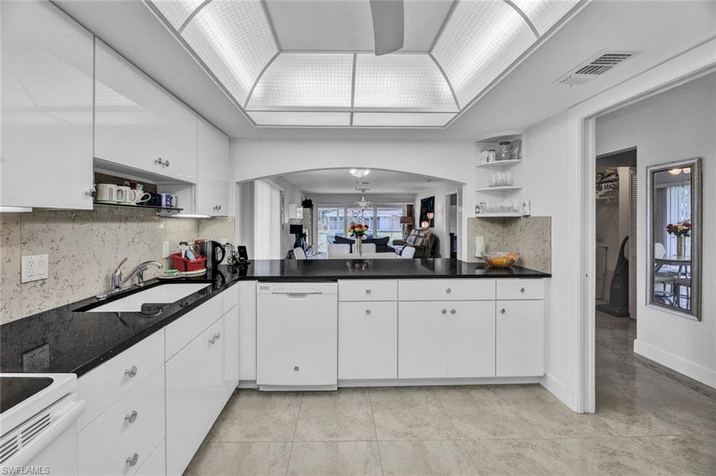 63 Glades Blvd 3, Naples, FL 34112-11