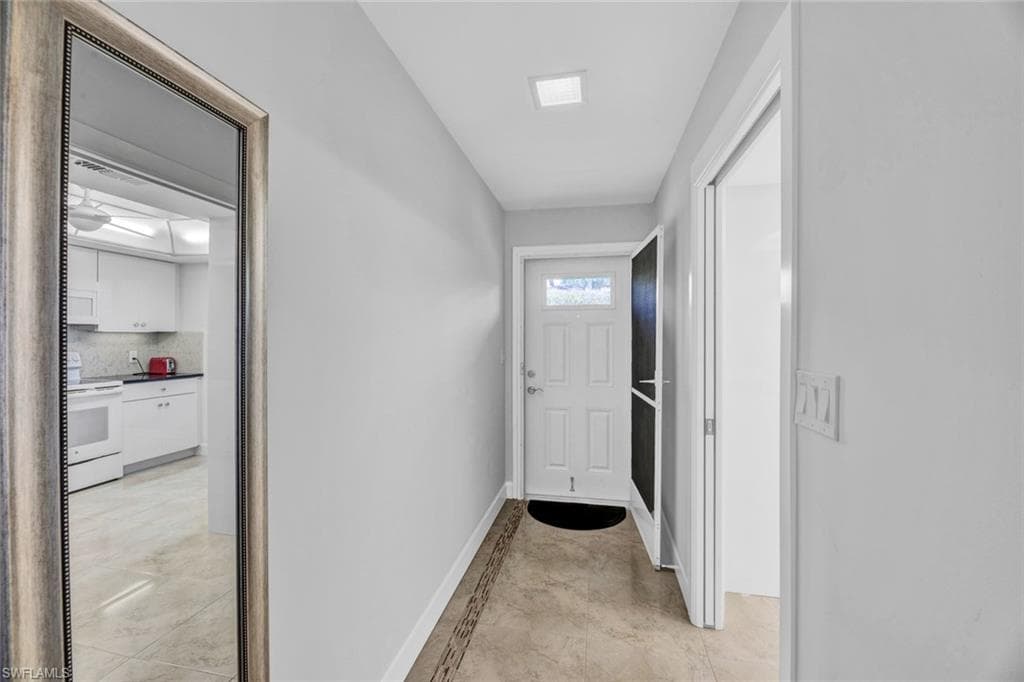 63 Glades Blvd 3, Naples, FL 34112-8