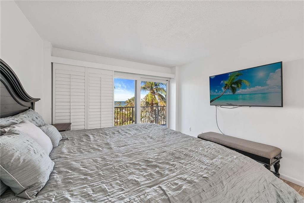 1300 Gulf Shore Blvd N 511, Naples, FL 34102-3