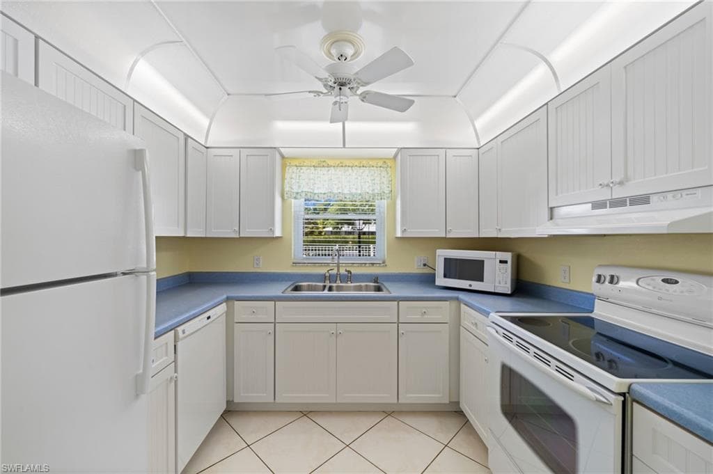 2000 Alamanda Dr 104, Naples, FL 34102-12