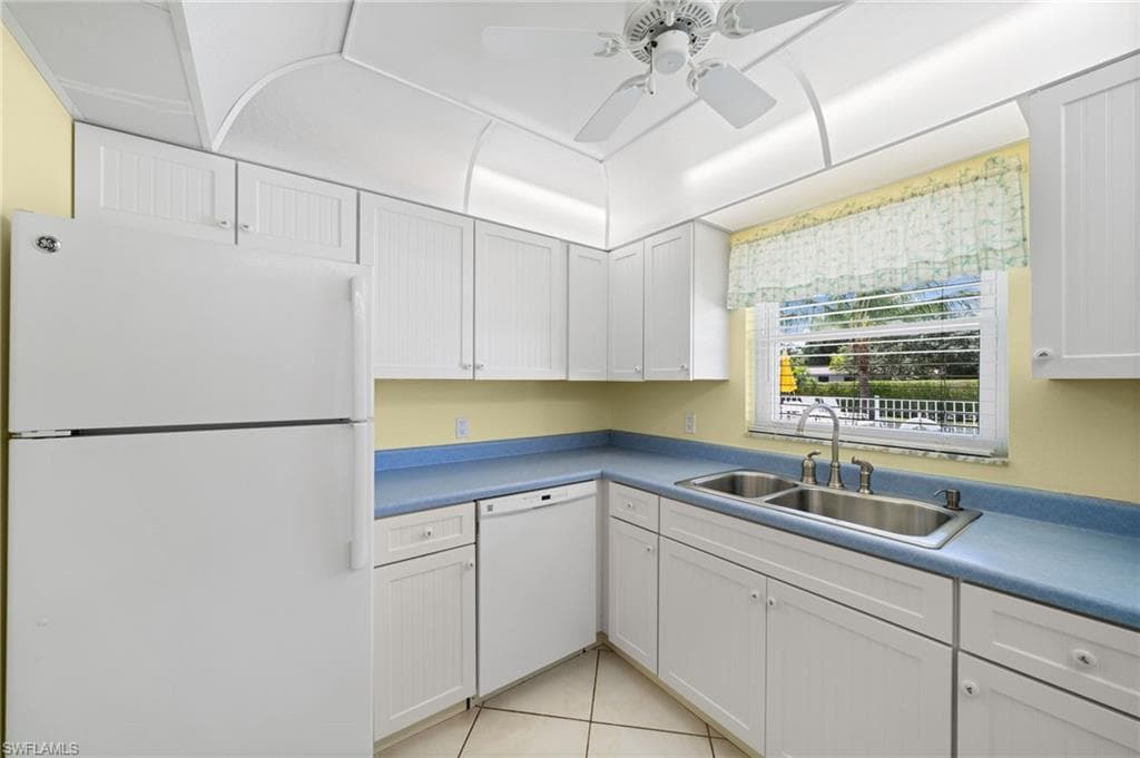 2000 Alamanda Dr 104, Naples, FL 34102-13