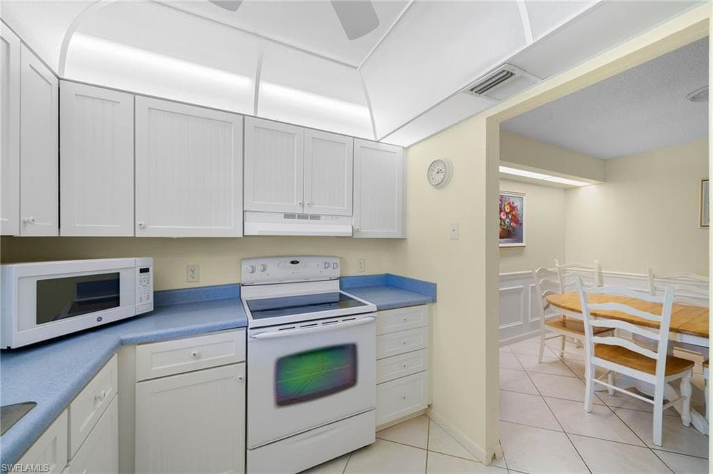 2000 Alamanda Dr 104, Naples, FL 34102-14