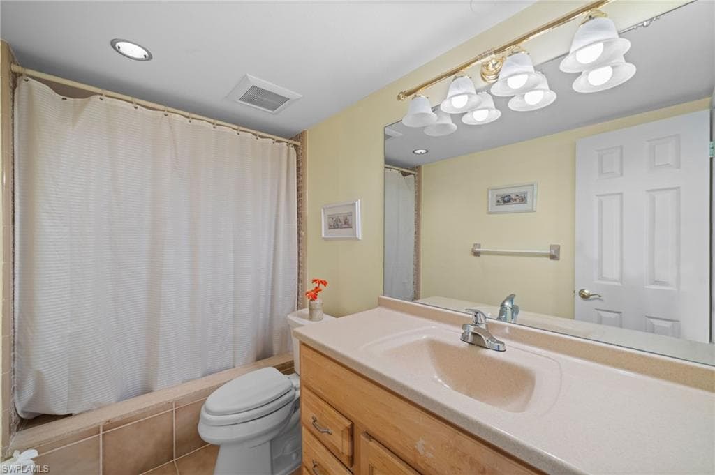2000 Alamanda Dr 104, Naples, FL 34102-18
