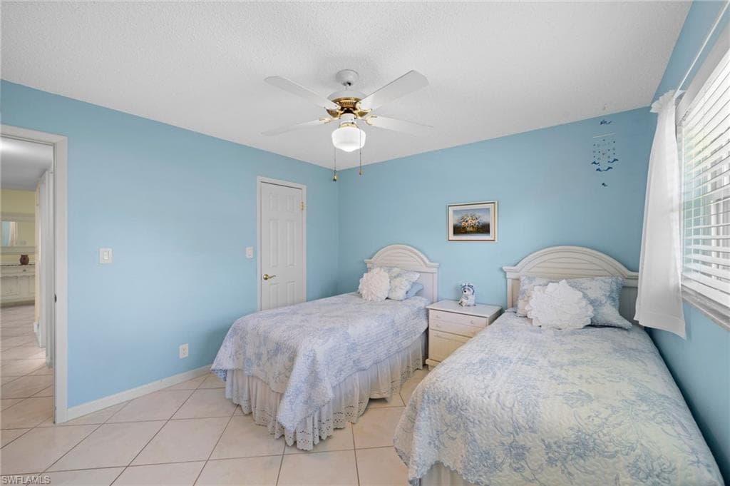 2000 Alamanda Dr 104, Naples, FL 34102-20