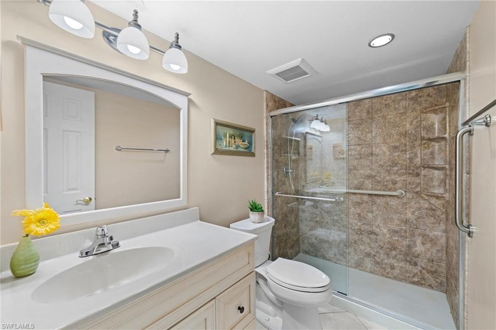 2000 Alamanda Dr 104, Naples, FL 34102-21