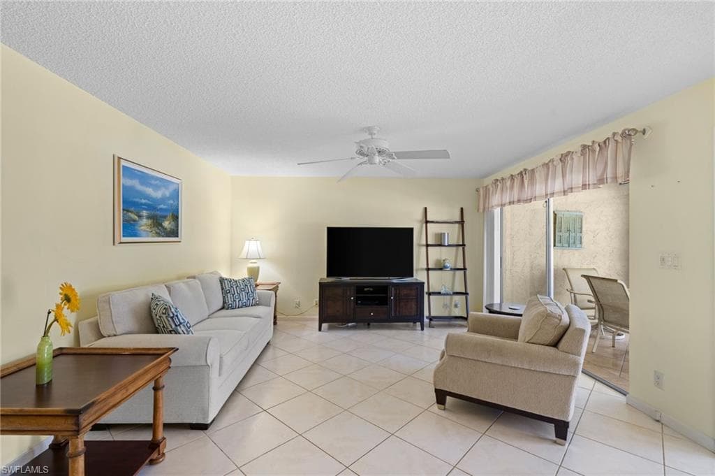 2000 Alamanda Dr 104, Naples, FL 34102-8