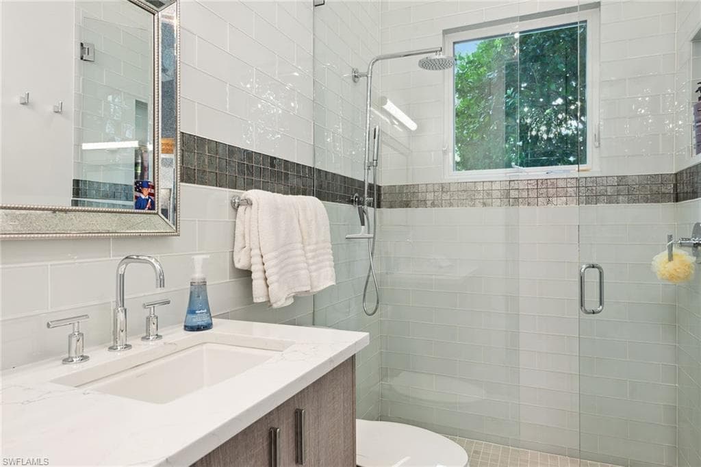 1630 Dolphin Rd, Naples, FL 34102-20