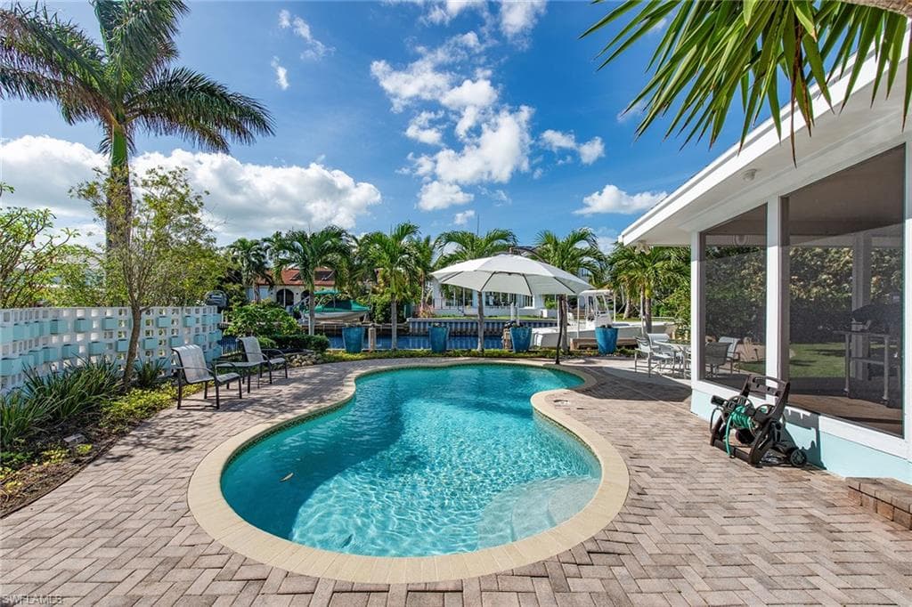 1630 Dolphin Rd, Naples, FL 34102-26