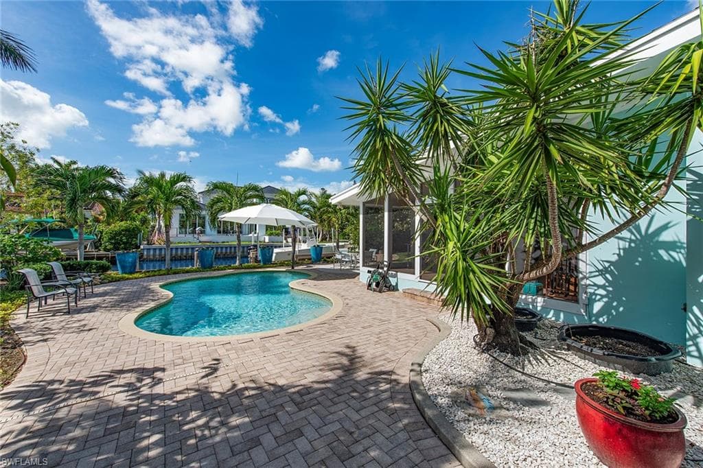 1630 Dolphin Rd, Naples, FL 34102-27