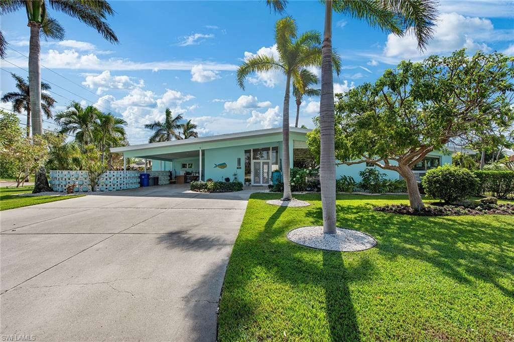 1630 Dolphin Rd, Naples, FL 34102-1