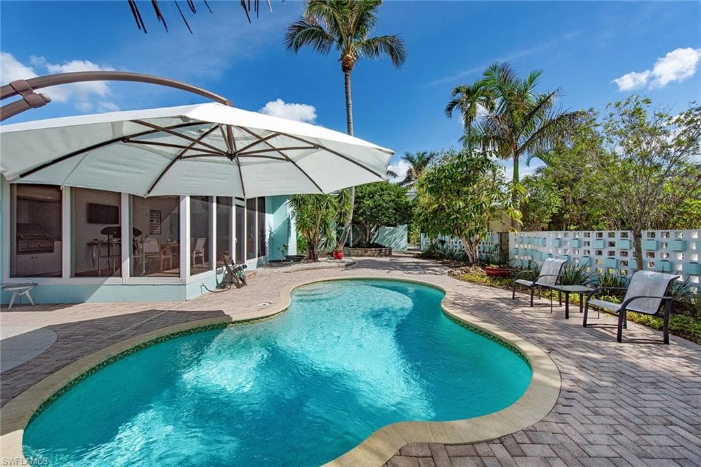 1630 Dolphin Rd, Naples, FL 34102-28