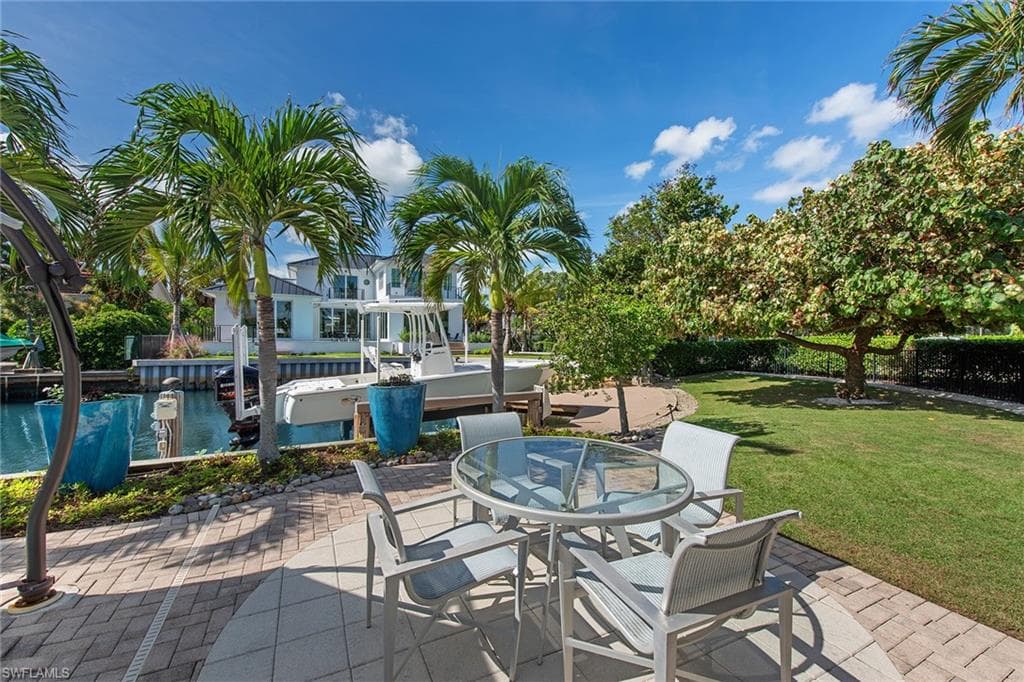 1630 Dolphin Rd, Naples, FL 34102-29