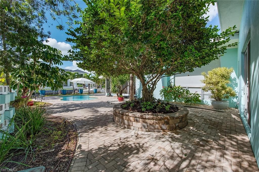 1630 Dolphin Rd, Naples, FL 34102-30