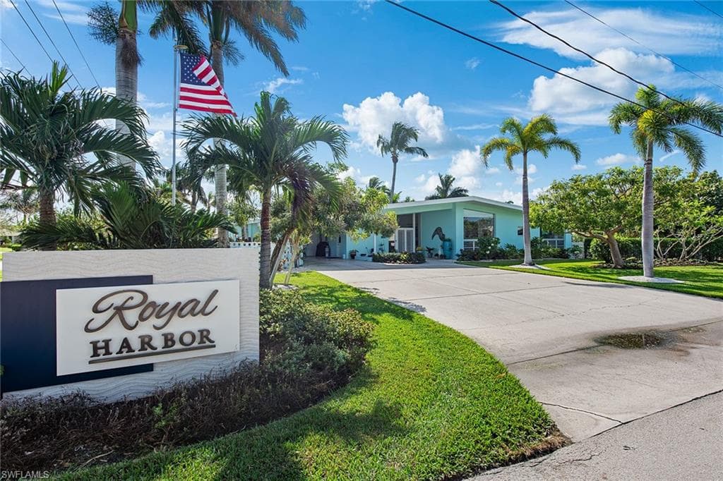 1630 Dolphin Rd, Naples, FL 34102-31