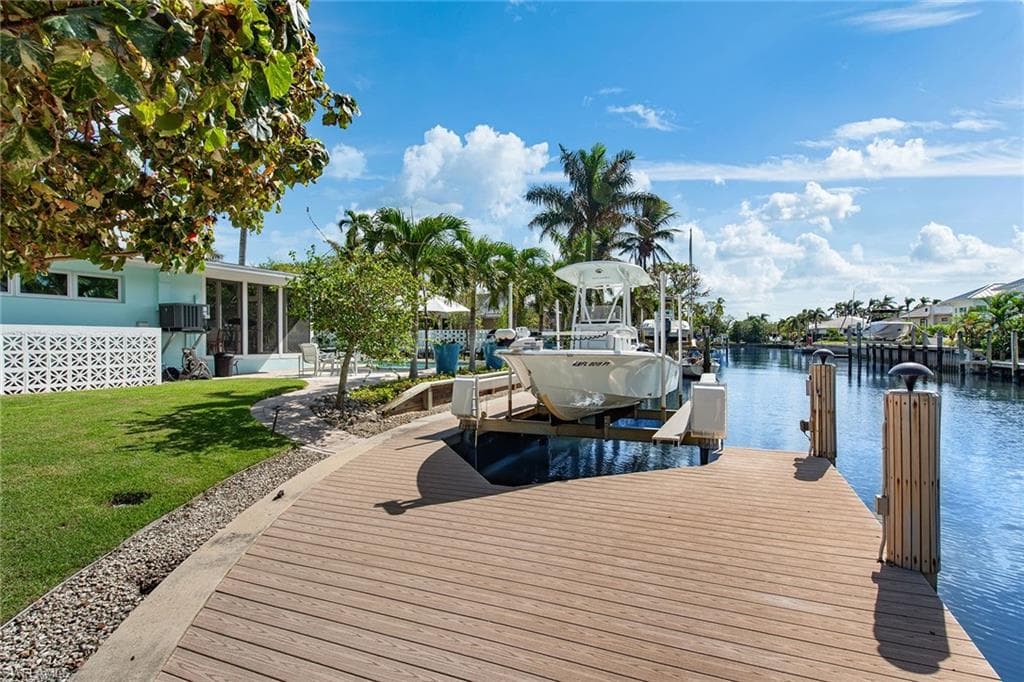 1630 Dolphin Rd, Naples, FL 34102-32