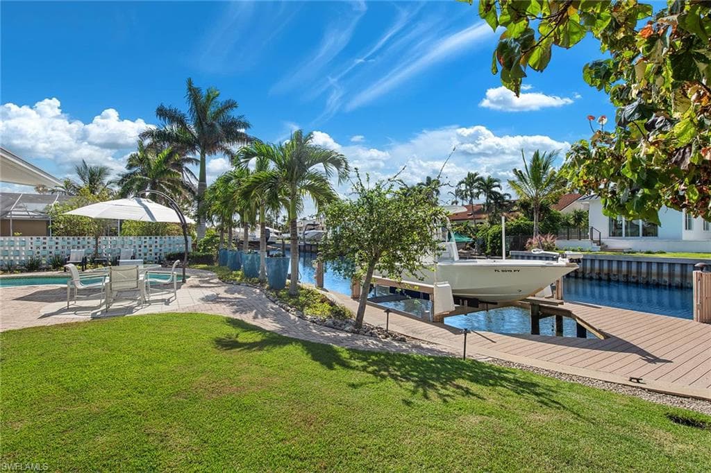 1630 Dolphin Rd, Naples, FL 34102-33