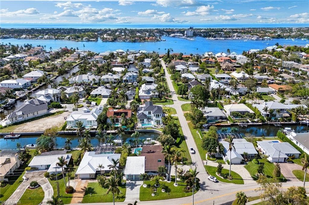 1630 Dolphin Rd, Naples, FL 34102-37
